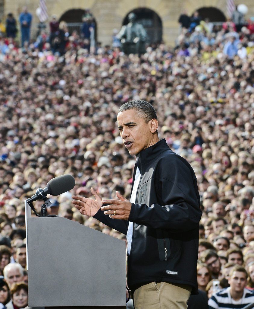 epa03421770 US President Barack Obama speaks at a campaign event at the University of Wisconsin in Madison, Wisconsin, USA 04 October 2012. Obama returned to the campaign trail following his debate on 03 October with Republican Presidential Candidate Mitt Romney.  EPA/TANNEN MAURY