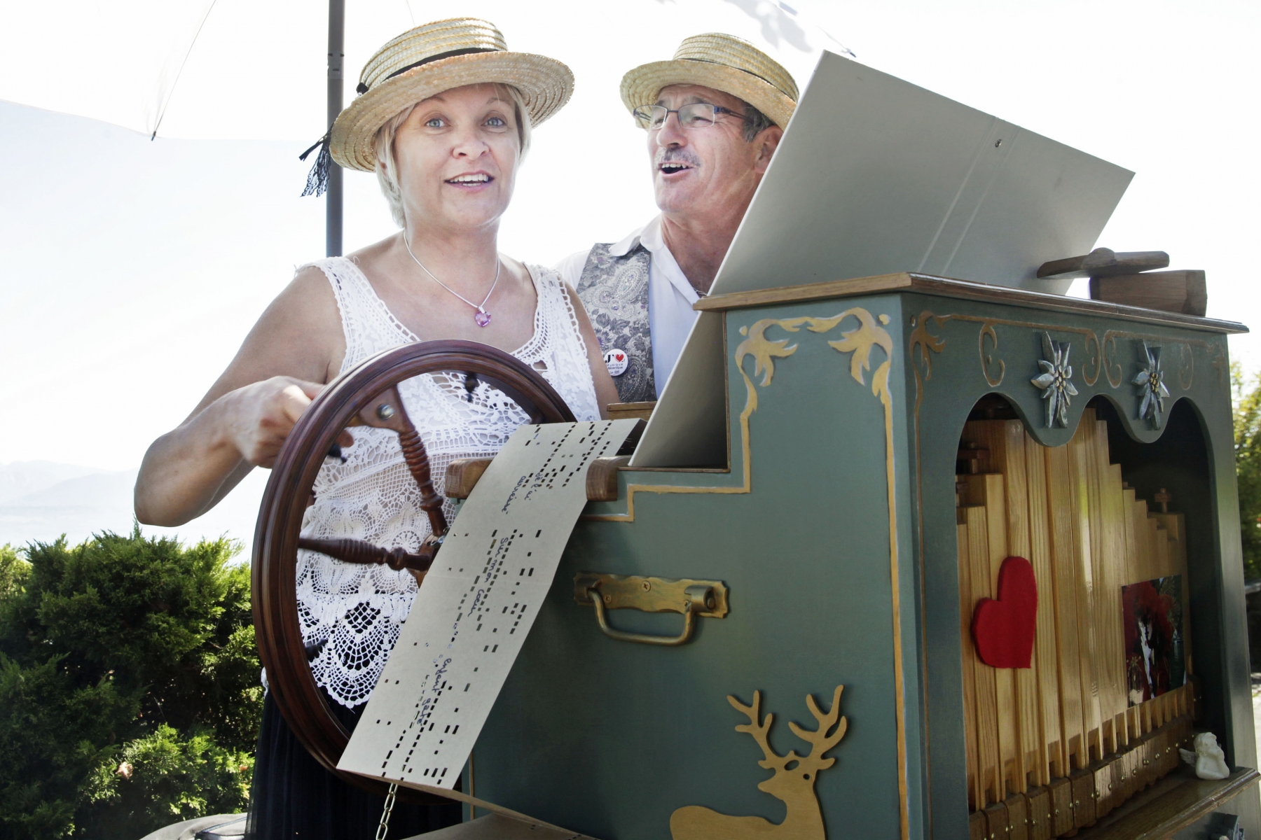 Sur les quais de Morges, samedi 18 août 2012, Katia et Simon de La Roche ont tourné la manivelle lors du Festival des Orgues de Barbarie.