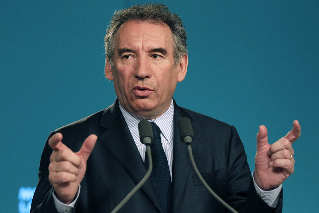 François Bayrou renouvelle son démenti face aux soupçons d'emplois fictifs d'assistants de députés européens du MoDem.