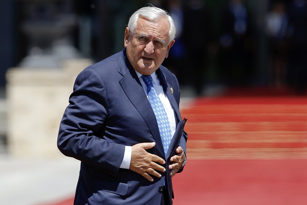 Jean-Pierre Raffarin renonce à terminer son mandat de sénateur, afin de créer une ONG internationale.