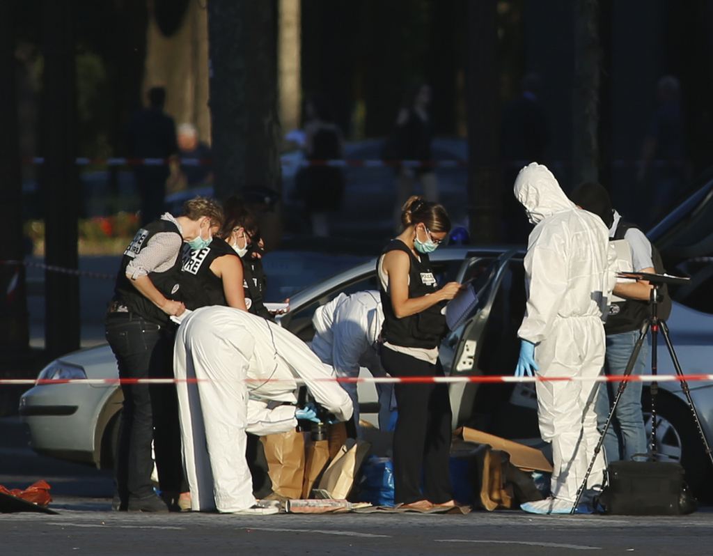 L'assaillant de 31 ans mort lundi dans un attentat manqué à Paris sur les Champs-Elysées a laissé une lettre-testament.