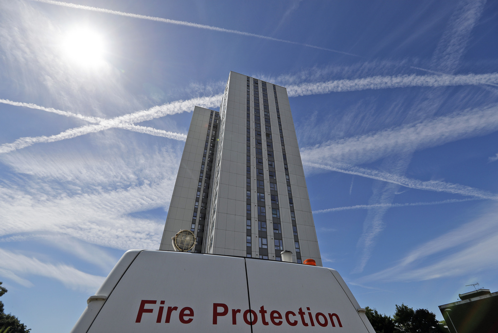 Ce lundi, la tour de Bray à Londres a été évacuée à cause des portes incendiaires problématiques.