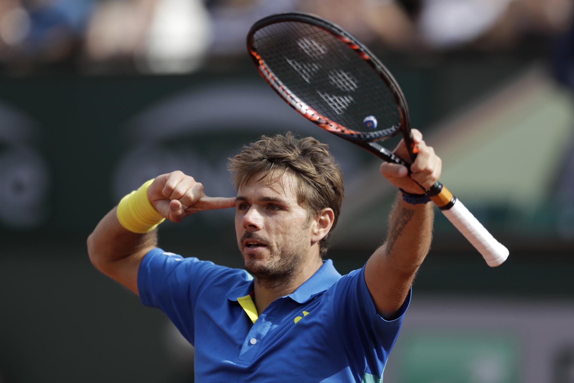 Switzerland's Stan Wawrinka celebrates winning his fourth round match of the French Open tennis tournament against France's Gael Monfils in three sets 7-5, 7-6 (9-7), 6-2, at the Roland Garros stadium, in Paris, France. Monday, June 5, 2017. (AP Photo/Petr David Josek)