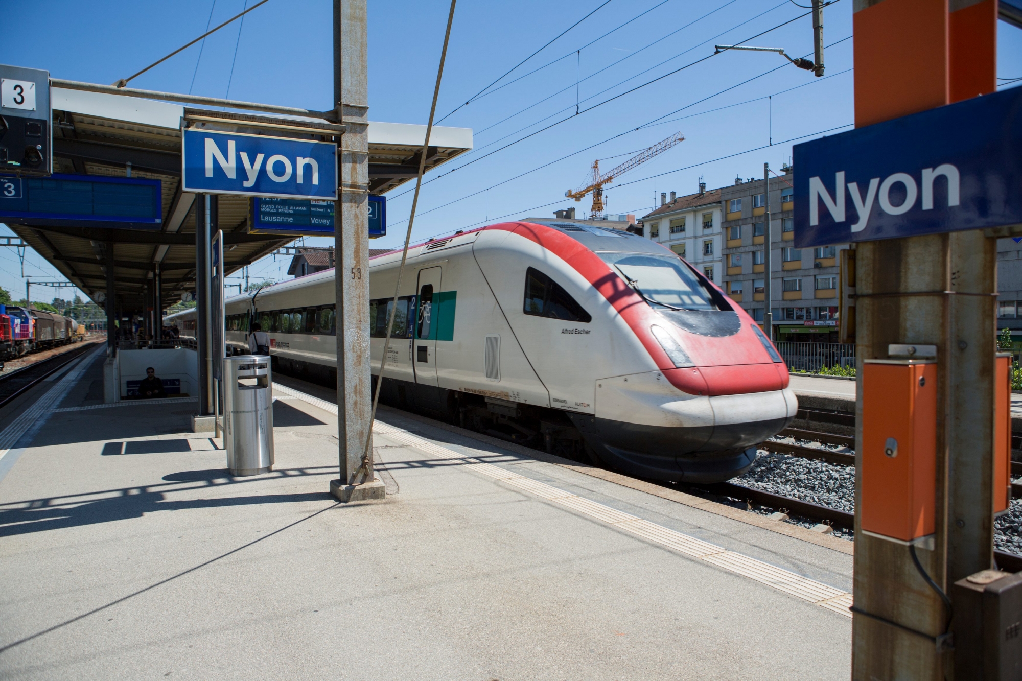 Nyon, mercredi 27 mai 2015
Train InterCity Neigezug (ICN) à la gare de Nyon

Sigfredo Haro Gare, Nyon