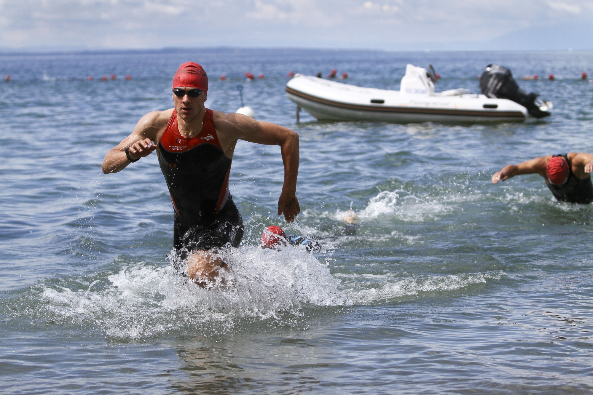 16ème édition du Triathlon de Préverenges, dimanche 19 juin 2016, à la plage de Préverenges.
Fin de la première étape, celle de natation.