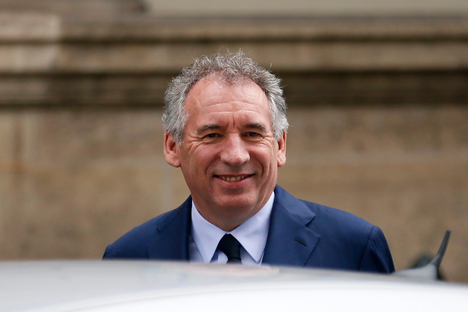 ARCHIVBILD ZUM RUECKTRITT DES FRANZOESISCHEN JUSTIZMINISTERS FRANCOIS BAYROU, AM MITTWOCH, 21. JUNI 2017 - New French Justice Minister Francois Bayrou leaves after the first weekly cabinet meeting under new French President Emmanuel Macron, Thursday, May 18, 2017 at the Elysee Palace in Paris. Macron named a mix of prominent and unknown figures from the left and the right to make up the government. (AP Photo/Francois Mori) FRANKREICH JUSTIZMINISTER BAYROU RUECKTRITT
