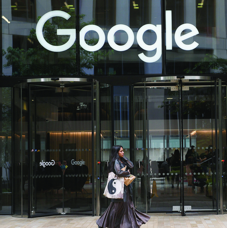epa06052509 Pedestrian walk past by the Google office in St Pancras in London, Britain, 27 June 2017. The European Commission on 27 June 2017 would fine the Google with 2.4 billion euros for abusing its dominance as a search engine. The company has 90 days to stop its illegal activities or face fines.  EPA/FACUNDO ARRIZABALAGA BRITAIN ECONOMY GOOGLE
