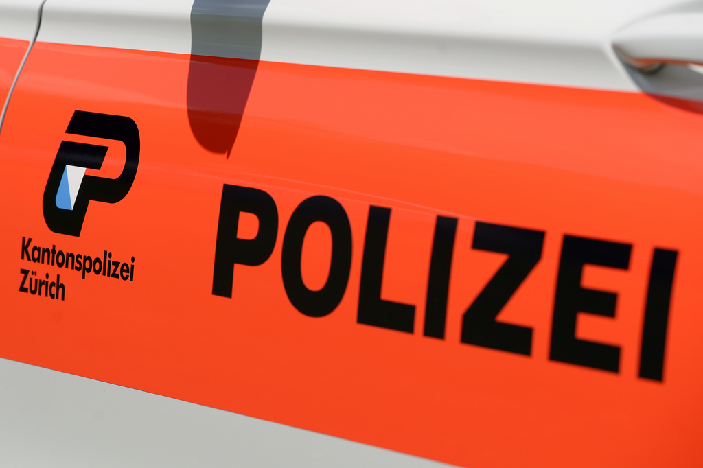 La police cantonale de Zurich est mobilisée par un homme armé. 