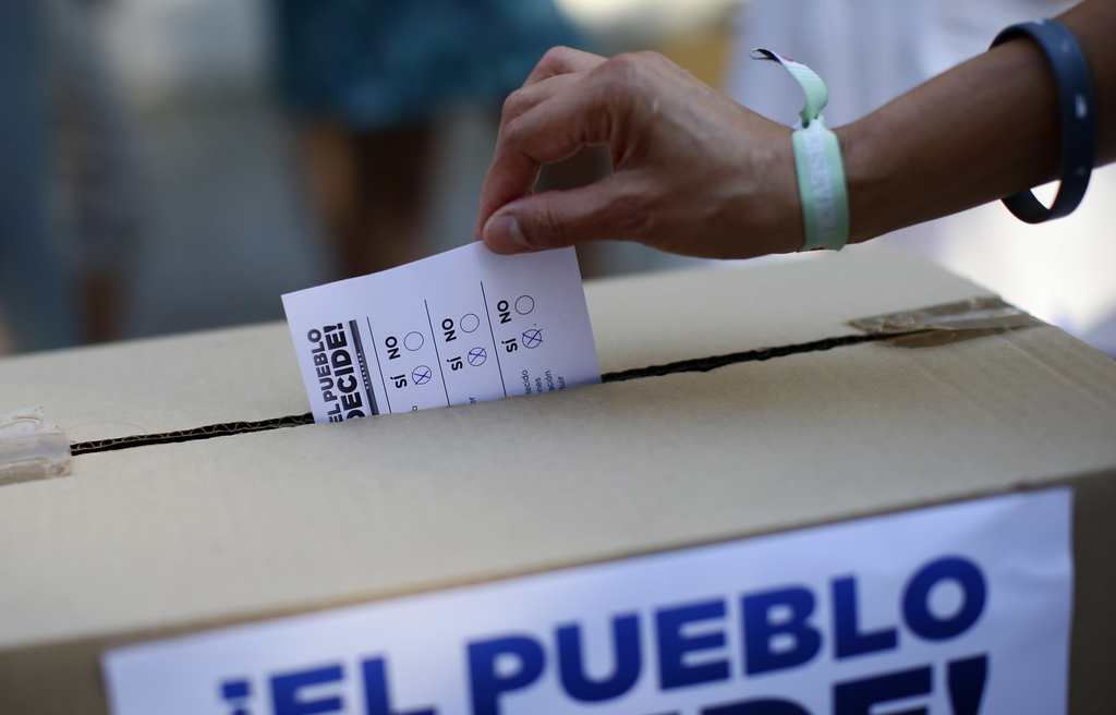 La participation au scrutin, jugé illégal par Nicolas Maduro, se rapproche sensiblement des 7,7 millions de suffrages remportés par l'opposition aux dernières élections législatives de décembre 2015.