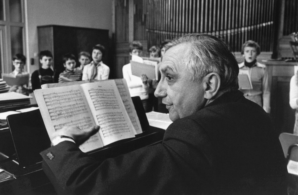  le frère de l'ancien pape Benoit XVI, Mgr Georg Ratzinger, dirigeait ce chœur de petits chanteurs, entre 1964 et 1994.