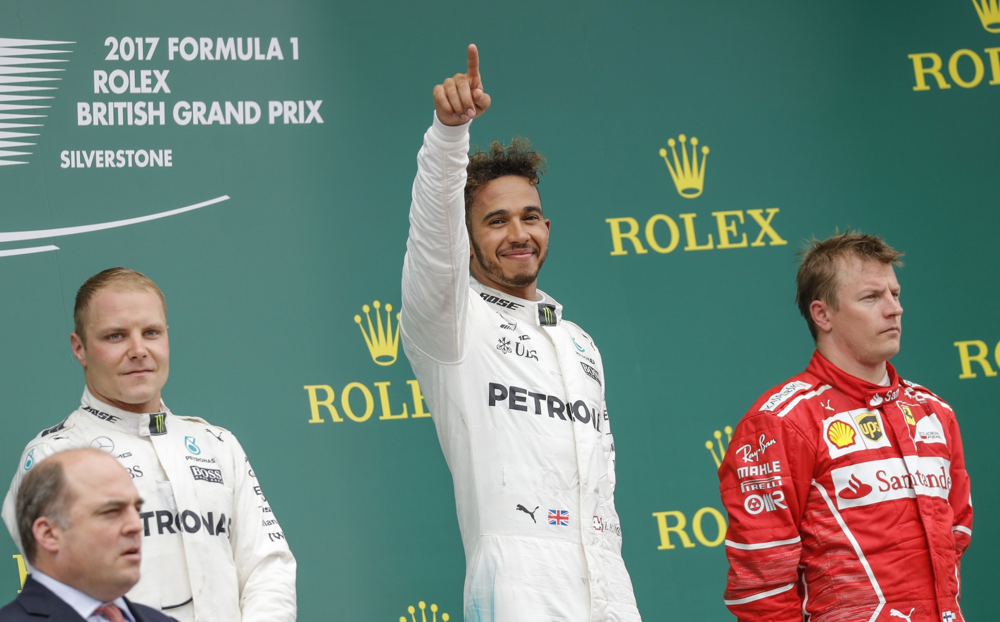 epa06091000 Winner British Formula One driver Lewis Hamilton (C) of Mercedes AMG GP celebrates on the podium next to his teammate, second placed, Finnish Formula One driver Valtteri Bottas (L) and third placed Finnish Formula One driver Kimi Raikkonen (R) of Scuderia Ferrari, after the Formula One Grand Prix of Great Britain at the Silverstone circuit, in Northamptonshire, Britain, 16 July 2017.  EPA/VALDRIN XHEMAJ