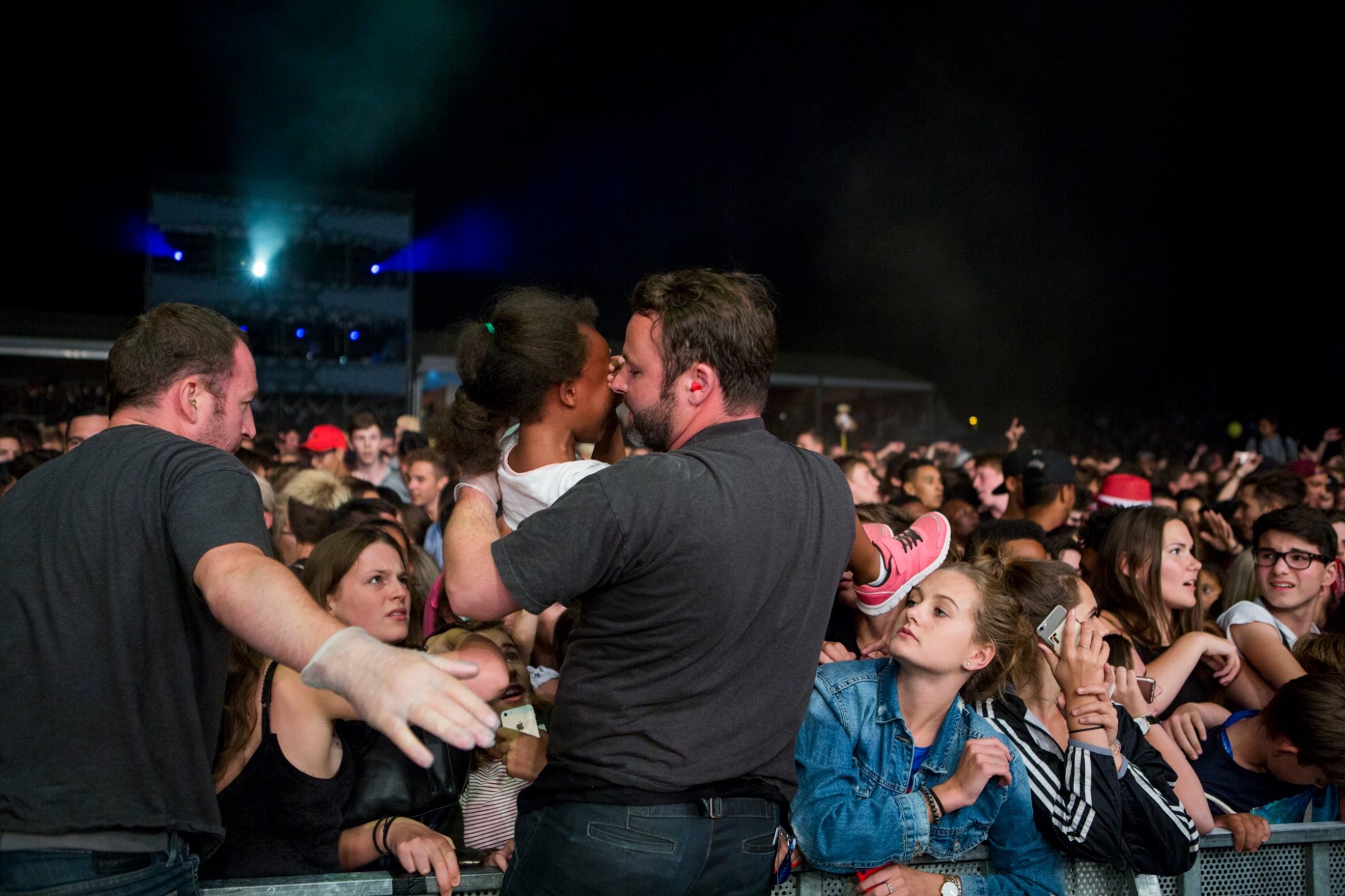 Ce jeudi, plusieurs enfants ont dû être évacués dès le début du concert de MHD, aux Arches.