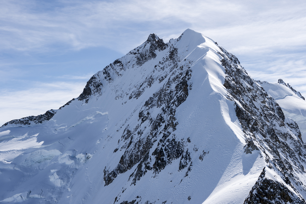 Une alpiniste allemande de 32 ans s'est tuée mercredi matin alors qu'elle escaladait le Piz Bernina (GR) avec un groupe.