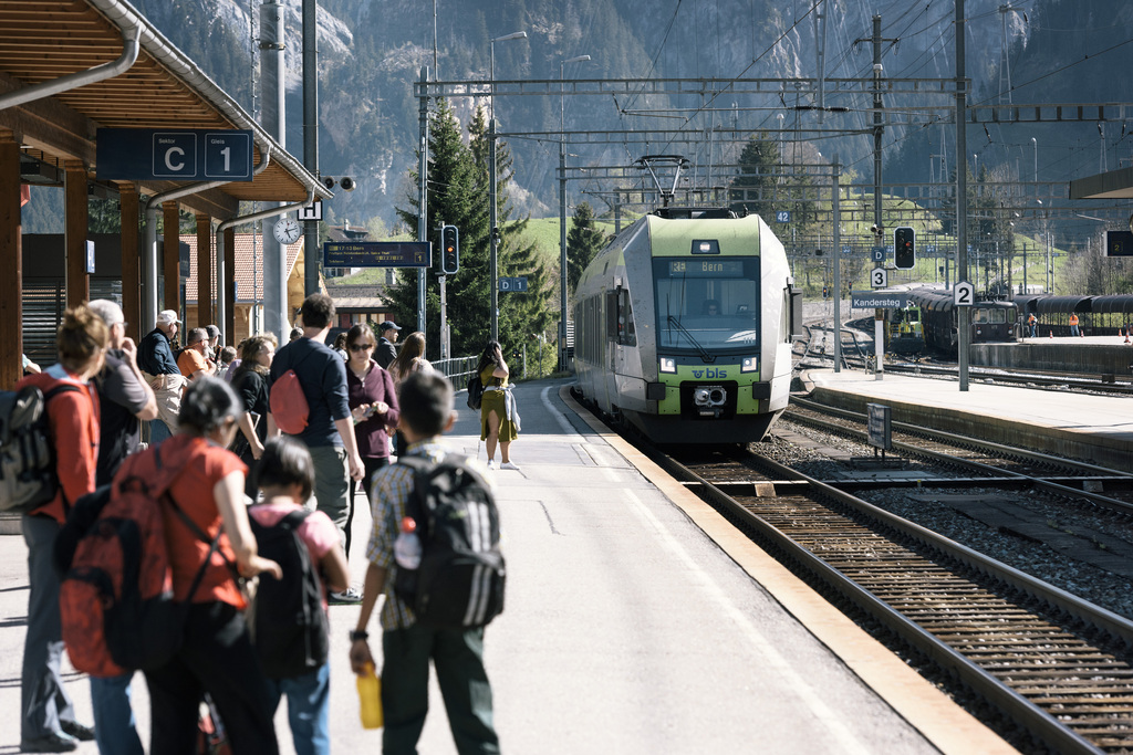 Le recueil contient l'ensemble des horaires et correspondances des trains, bateaux et transports à câbles de Suisse. (illustration)