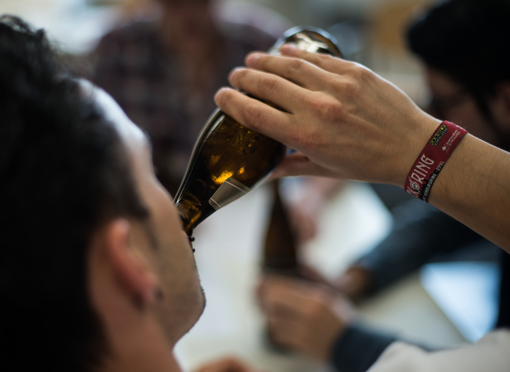 Les cas d'intoxication à l'alcool restent élevés chez les jeunes.