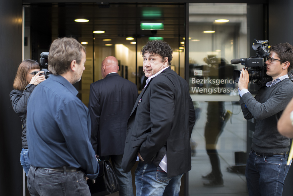 David Larible, au centre, comparaît mardi devant le tribunal de district de Zurich.