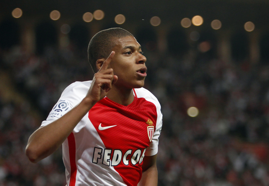 Le Paris Saint-Germain serait prêt à mettre plus de 200 millions de francs pour s'attacher les services de Kylian Mbappé.