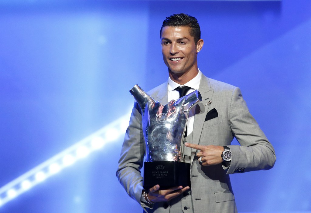 Cristiano Ronaldo a été élu meilleur joueur UEFA 2016/17 à Monaco.