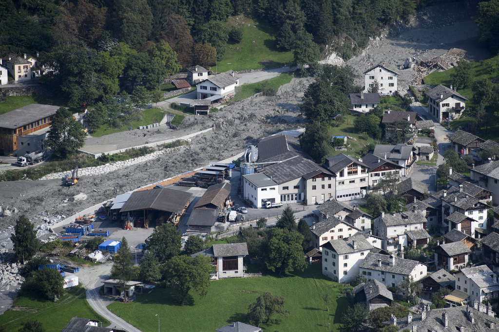 La montagne est devenue durablement instable au-dessus du village de Bondo.