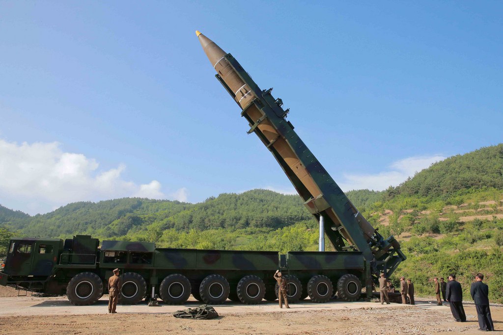 Le tir de mardi représente une escalade supplémentaire de la part de Pyongyang, qui avait récemment menacé de tirer une série de missiles en direction du territoire américain de Guam.