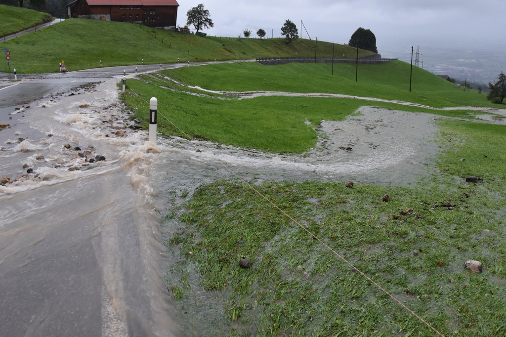 A Altstätten, plusieurs routes sont bloquées du fait des inondations.