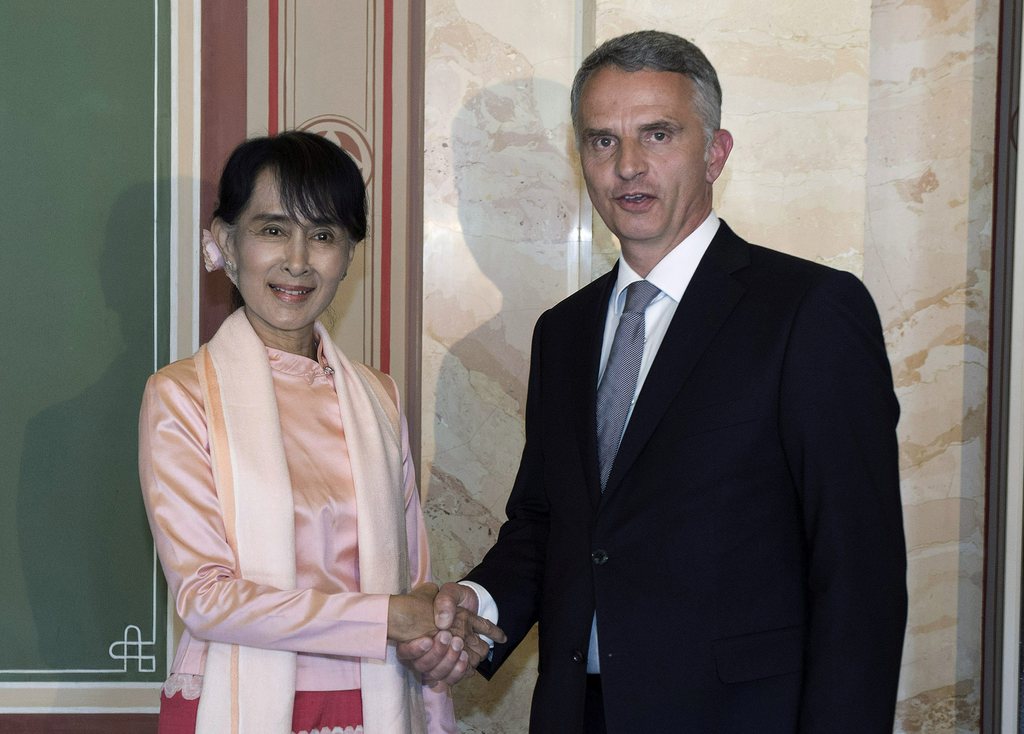 Didier Burkhalter avait reçu Aung San Suu Kyi à Berne en juin 2012, lors de son premier voyage en Europe après sa libération (archives).