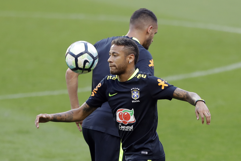 Pour Javier Tebas, le PSG, qui s'est offert le Brésilien Neymar et le Français Kylian Mbappé lors du mercato pour un total avoisinant les 400 millions d'euros, "se moque du système".