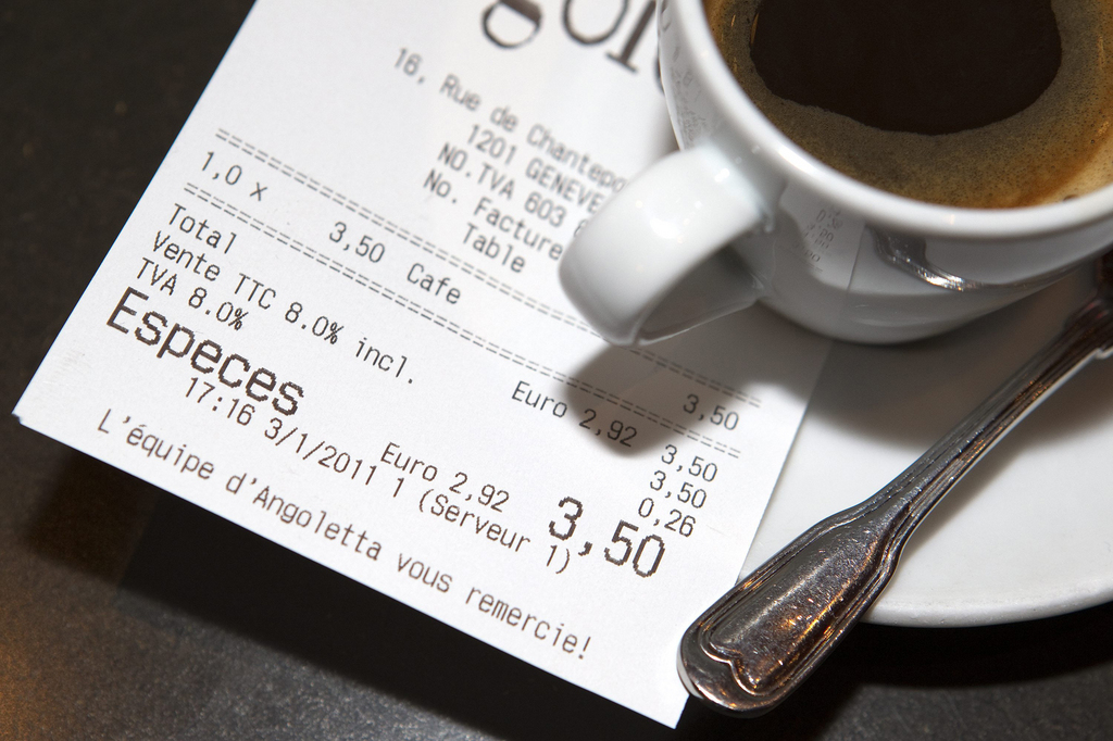 La clientèle ne doit cependant pas s'attendre à de grosses réductions. Sur le prix d'un café à 3 francs, par exemple, la baisse de 0,3% de la TVA ne représente que 0,9 centime.
