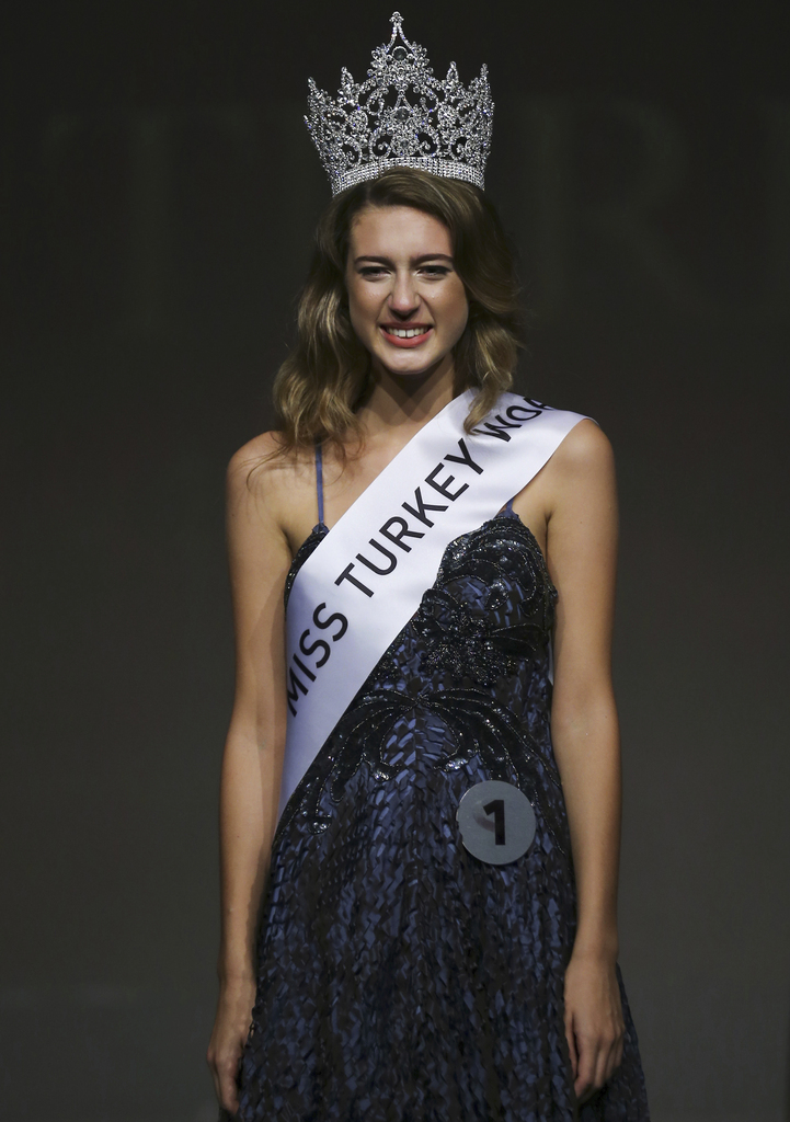 Elue Miss Turquie, Itir Esen devait porter les couleurs de son pays au concours de beauté Miss Monde qui aura lieu en Chine le 18 novembre.