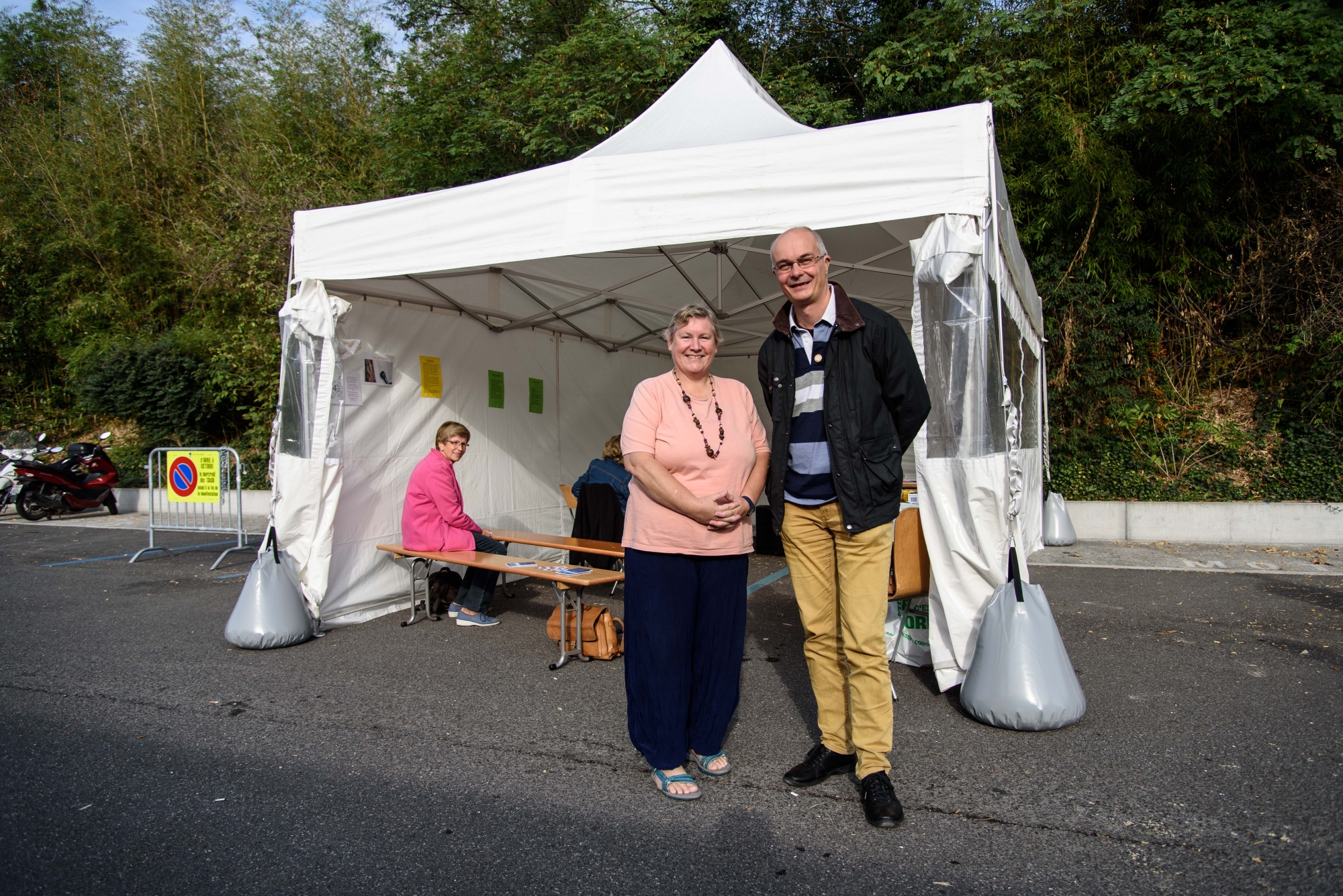 Kathrin Boetschmann et Michel Jaques, de l'église réformée, figuraient parmi les lecteurs volontaires du jeudi matin.