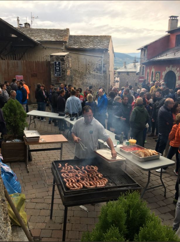 Des repas festifs étaient organisés à l'extérieur du musée.