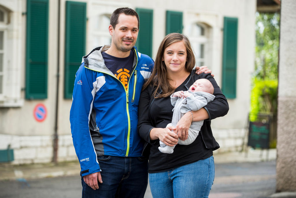Stéphane Bignens et Sylvia Meylan sont les heureux parents du petit Maël qui est le 2000e habitant de Gimel.