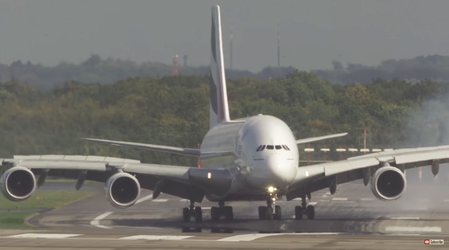 Un Airbus A380 d'Emirates a été secoué ce jeudi après-midi par la tempête Xavier à l'approche de l'aéroport de Düsseldorf.