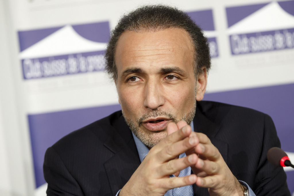 Tariq Ramadan, petit-fils du fondateur de la confrérie égyptienne islamiste des Frères musulmans, âgé de 55 ans, est professeur d'études islamiques contemporaines à l'université d'Oxford (Grande-Bretagne).