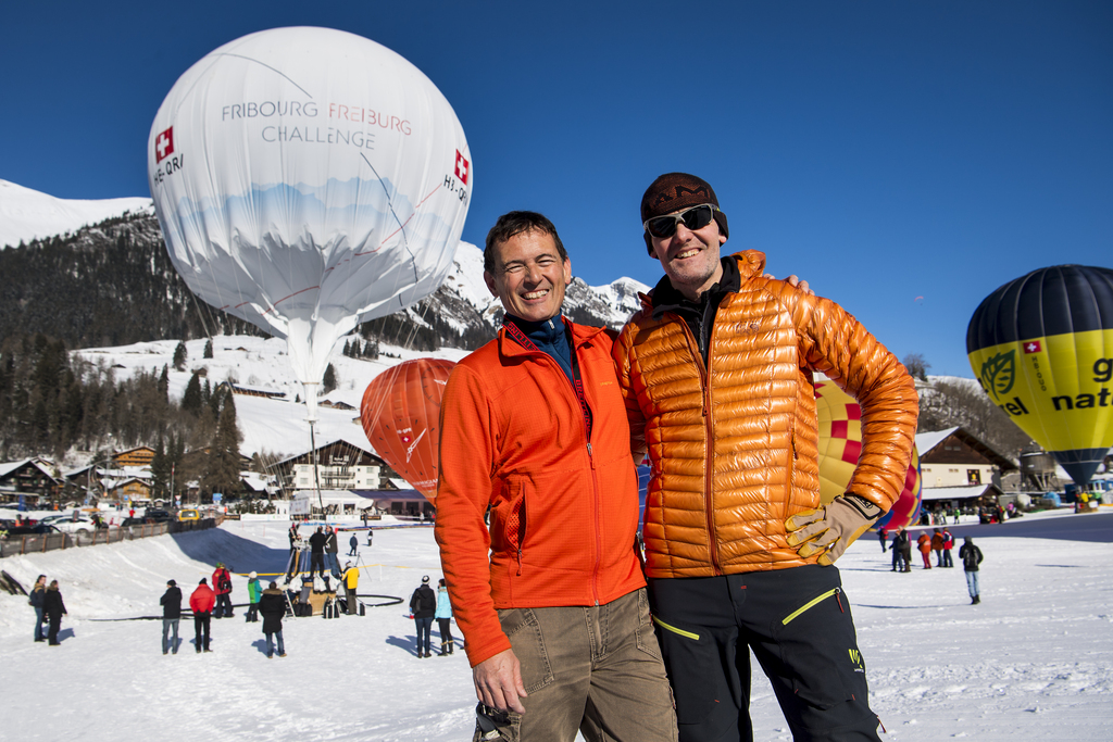 Laurent Sciboz et Nicolas Tièche, qui forment l'équipe Fribourg Challenge, ont participé en janvier à la 39e Semaine Internationale des Montgolfières à Château-d’Oex.