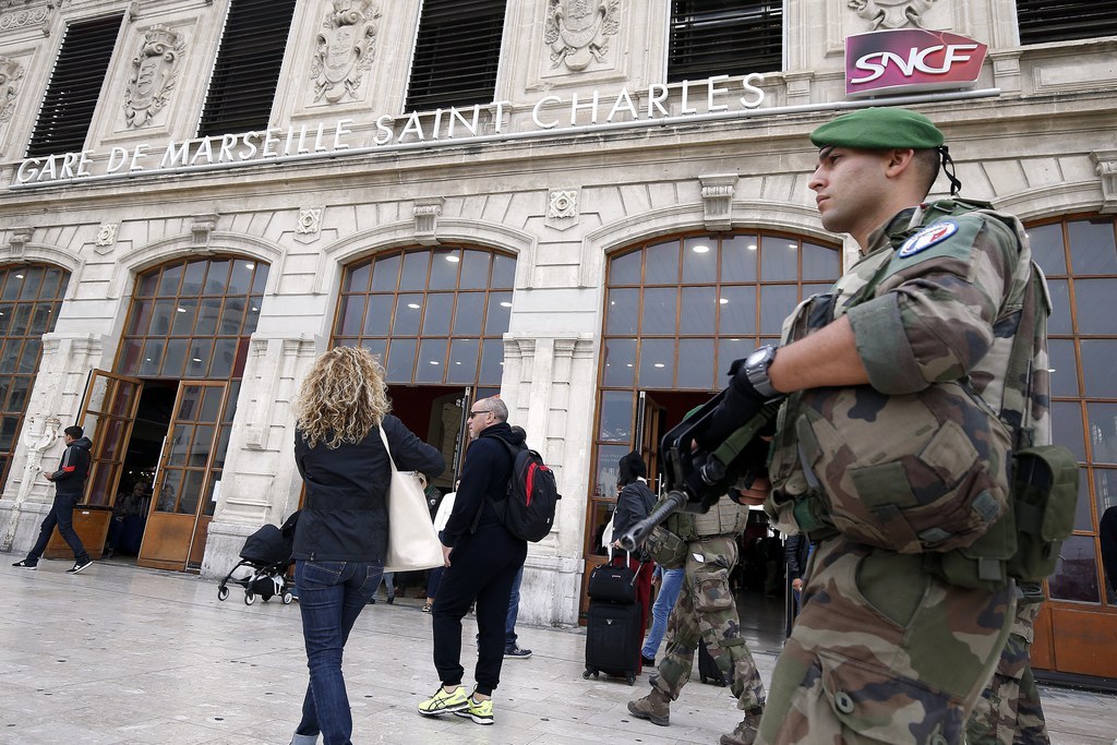 L'homme et son épouse sont accusés en particulier d'avoir entretenu des rapports étroits avec Ahmed Hannachi, l'auteur de l'attentat qui a coûté la vie à deux femmes le 1er octobre à Marseille. (illustration)