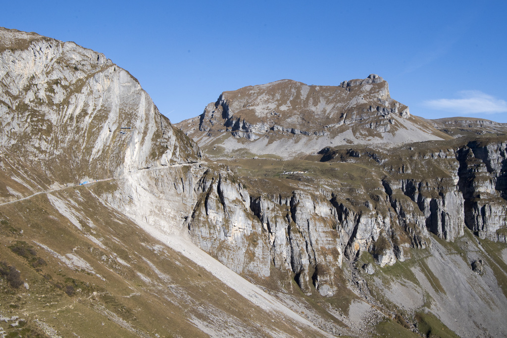 Les deux corps se trouvaient sous les gravats sur le chemin sur lequel les deux hommes travaillaient lorsque l'éboulement s'est produit.