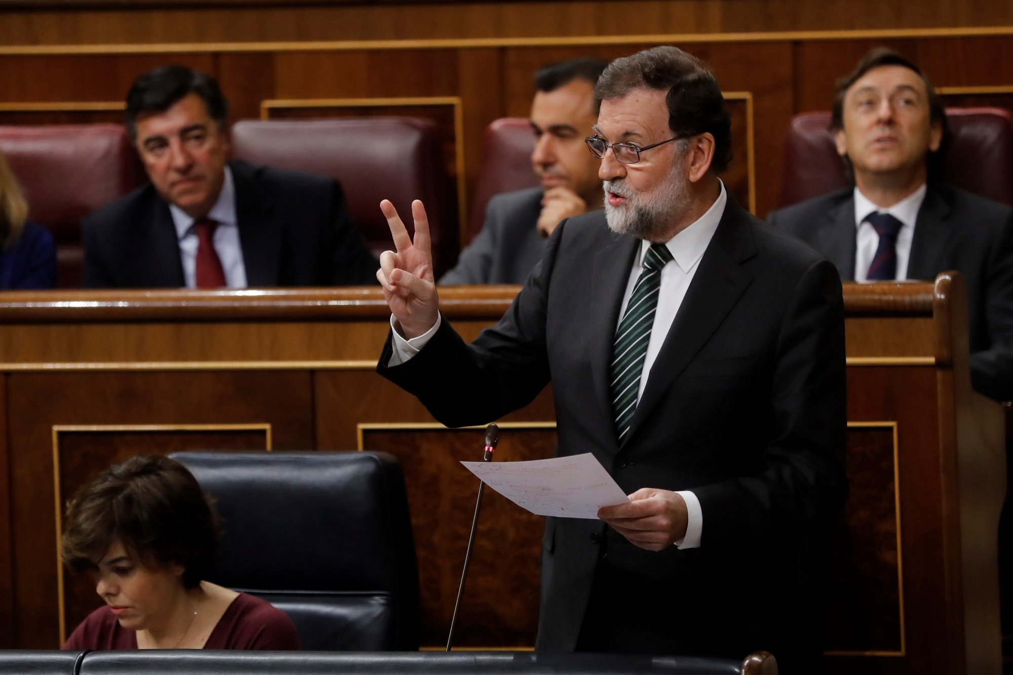 epa06272662 Spanish Prime Minister, Mariano Rajoy, delivers a speech during Question Time at the Lower House in Madrid, Spain, 18 October 2017.  EPA/Juan Carlos Hidalgo SPAIN GOVERNMENT