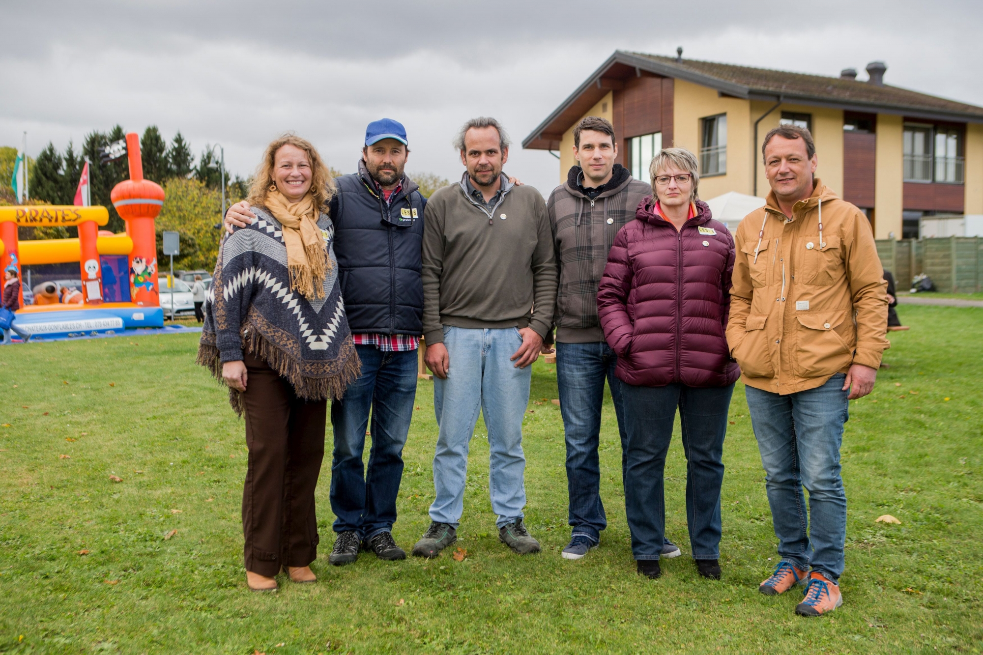 Sv©very, dimanche 22 octobre 2017
Marchv© des six saveurs v Sv©very. Laurence Cretegny (syndique Bussy-Chardonney), Franvßois Delay (syndic de Cottens), Fabrice Marendaz (syndic de Sv©very), Aurel Matthey (syndic de Reverolle), Christine Gilliv©ron (Syndique d'Apples) et Eric Vuilleumier (Syndic de Pampigny)

¬© Sigfredo Haro Marchv© des six saveurs, Sv©very