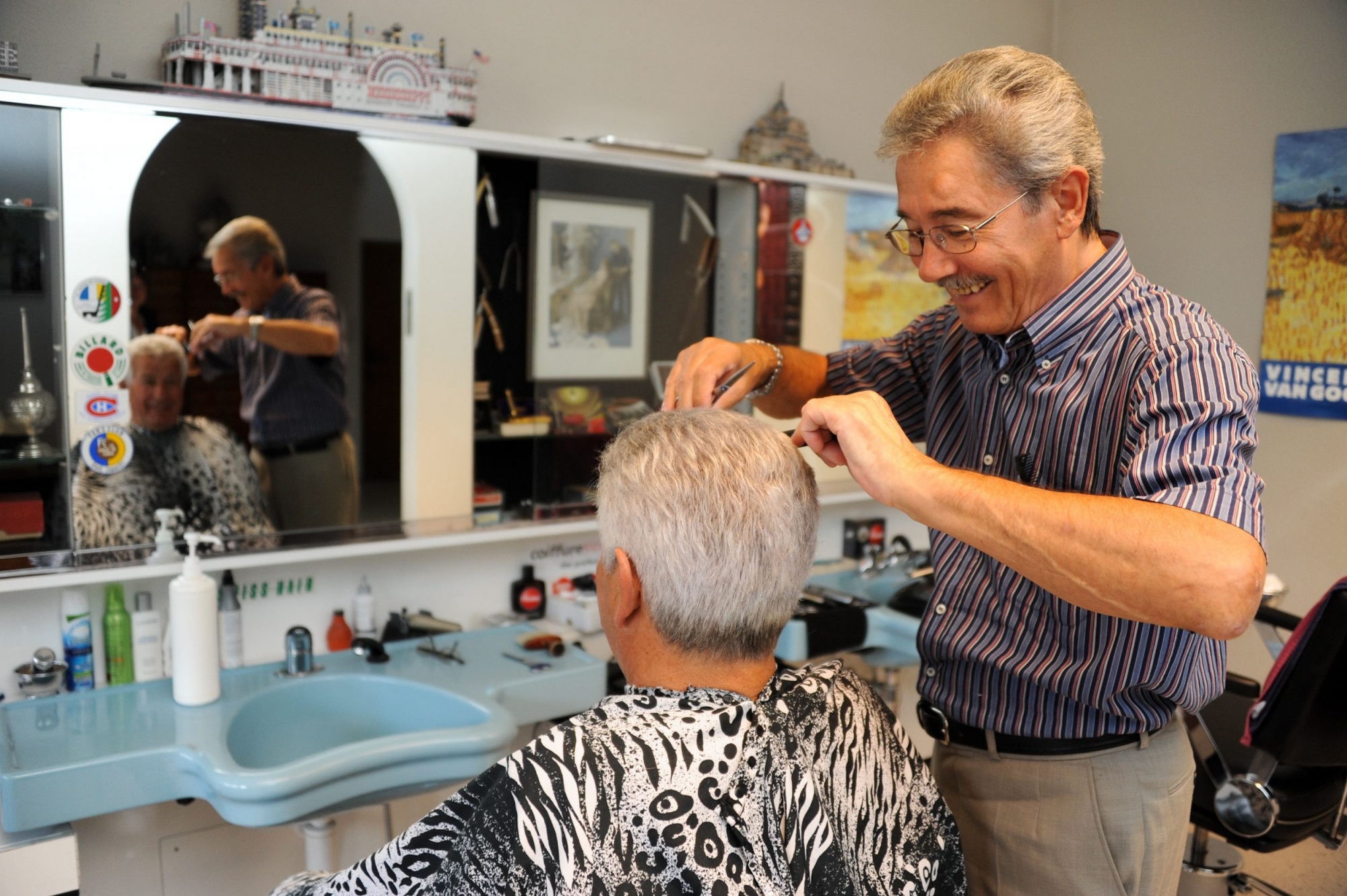 Antonio Toscani coiffeur pour hommes.

LA CHAUX-DE-FONDS 19 08 2011
PHOTO: CHRISTIAN GALLEY COIFFEUR POUR HOMMES