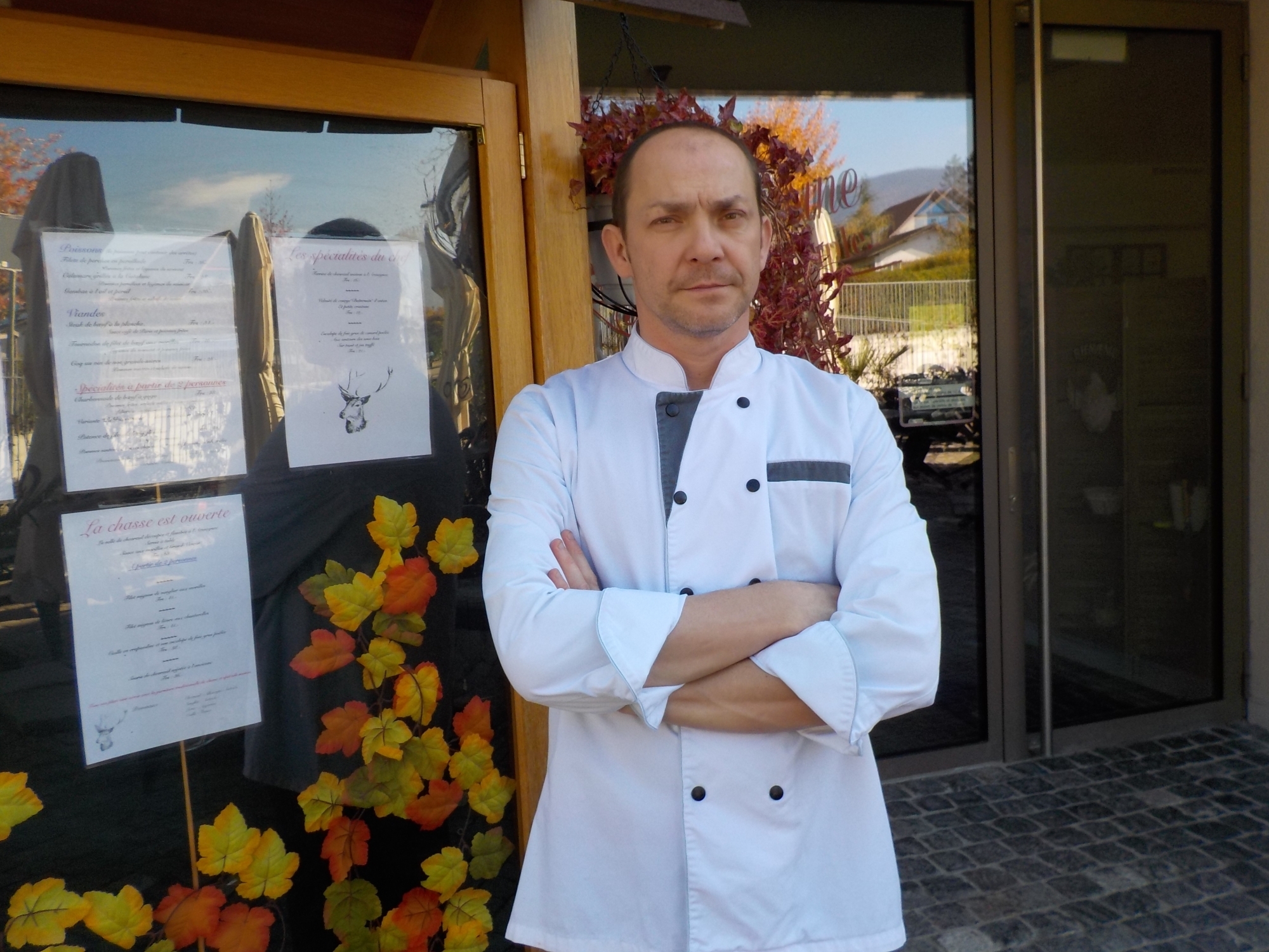 David Boulard, patron du restaurant La Ferme, à Borex, n'a guère apprécié de se faire insulter puis agresser par un client qui refusait de régler sa note.