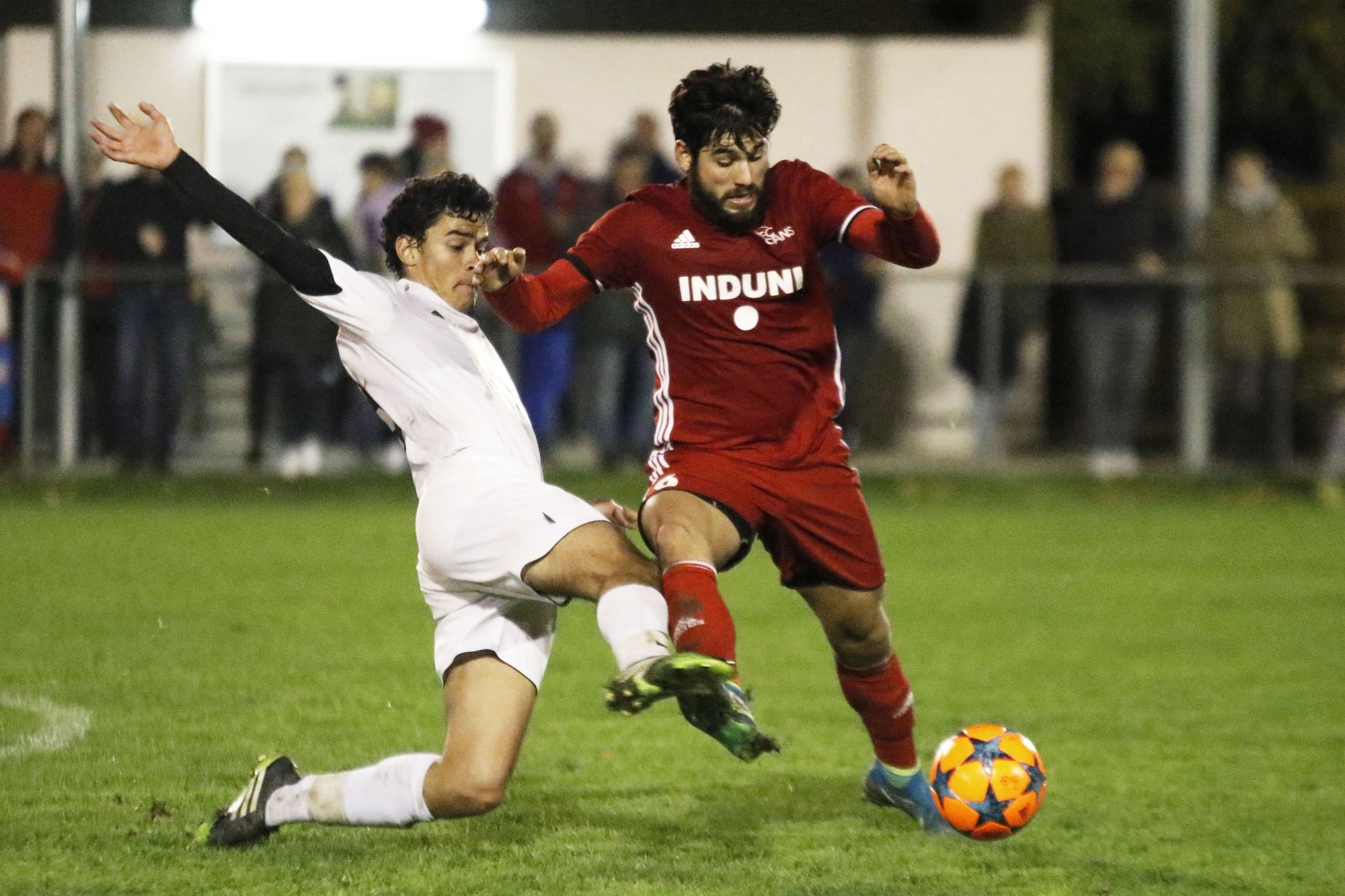 Paulo Da Costa et Crans (en rouge) ont été les premiers à contrecarrer les plans de Saint-Sulpice, lors de ce premier tour.