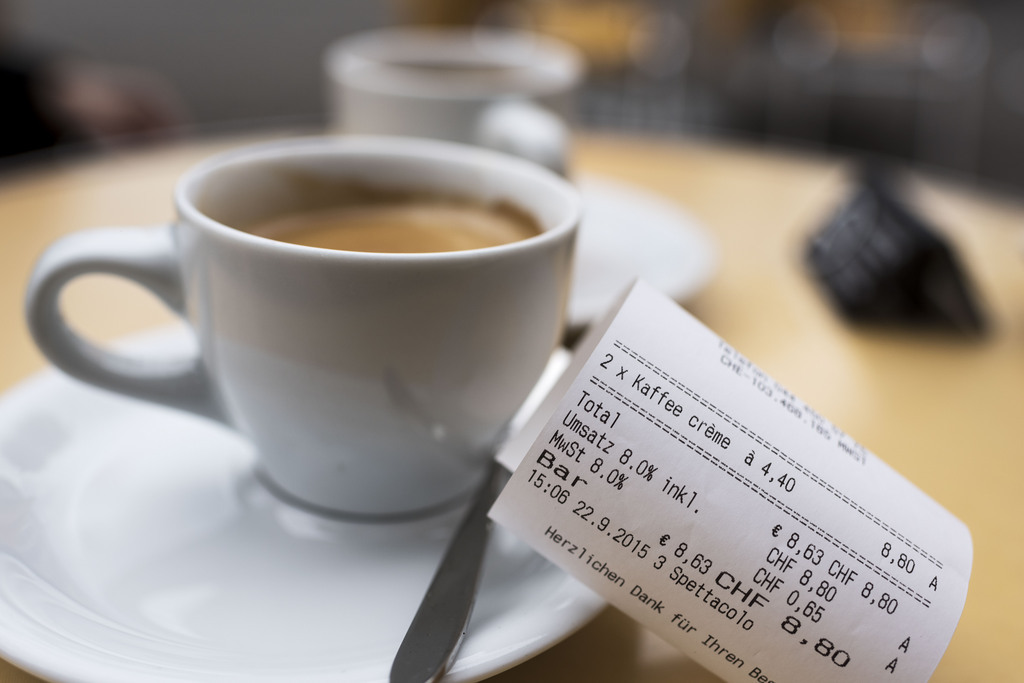 Côté prix, les tarifs les plus élevés sont affichés en ville de Zurich avec un prix moyen pour le café crème de 4,42 francs actuellement. (illustration)