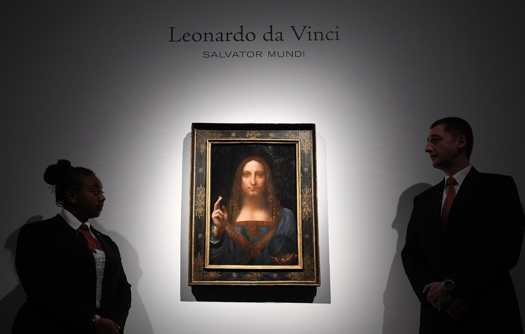 La toile du peintre italien, Léonard de Vinci, a été adjugée 450,3 millions de dollars.