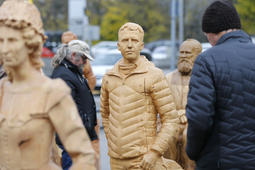 Parmi les personnalités sculptées, le sauteur à ski Simon Ammann.