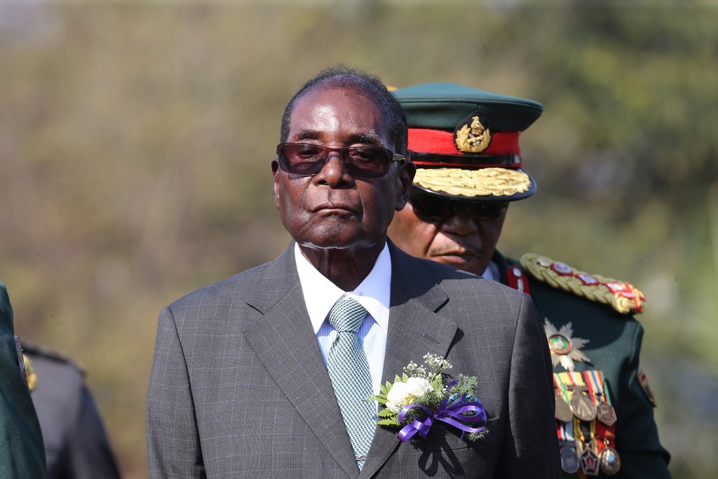 L'armée zimbabwéenne contrôle désormais la capitale et a annoncé avoir arrêté plusieurs proches du président Mugabe. 