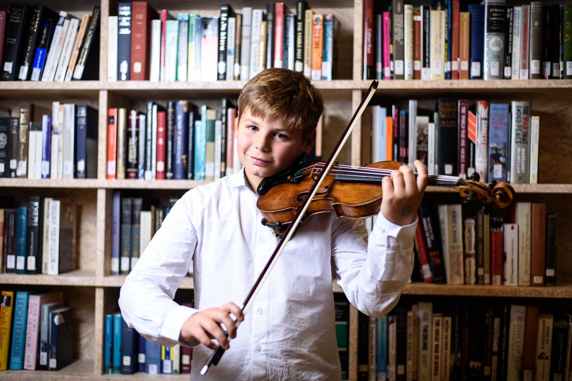 Gland, jeudi 16 novembre 2017, Carnal Hall, Académie Menuhin, portrait de Vladimir, jeune violoniste de 11 ans, photos Cédric Sandoz