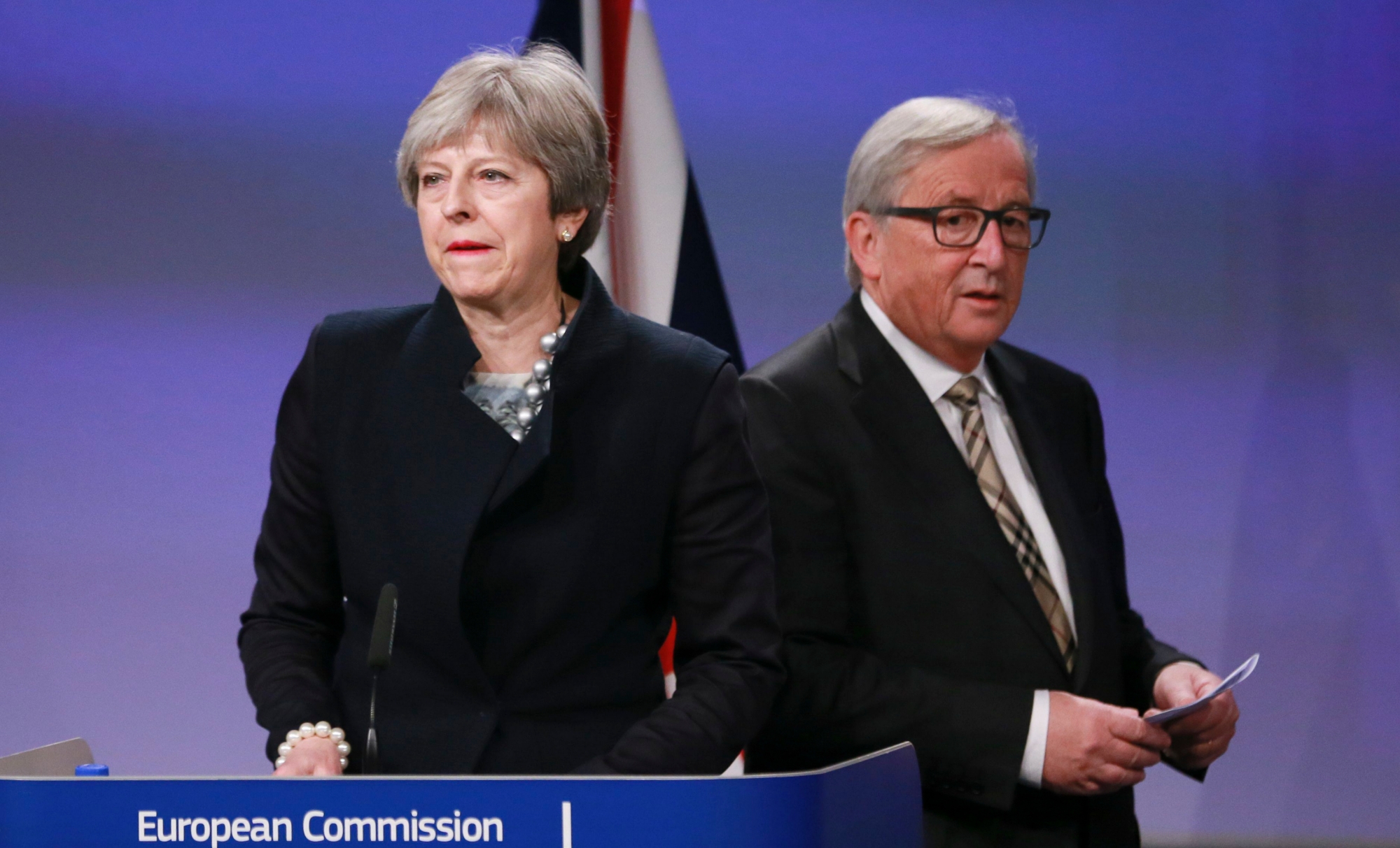 epa06367082 British Prime Minister Theresa May (L) and EU Commissioner President Jean-Claude Juncker (R) prepare to give a press briefing after a meeting at the EU Commission in Brussels, Belgium, 04 December 2017. Reports state that Theresa May stated that Britain has failed to reach an agreement with the EU to move to the next stage of Brexit talks.  EPA/OLIVIER HOSLET BELGIUM EU BREXIT