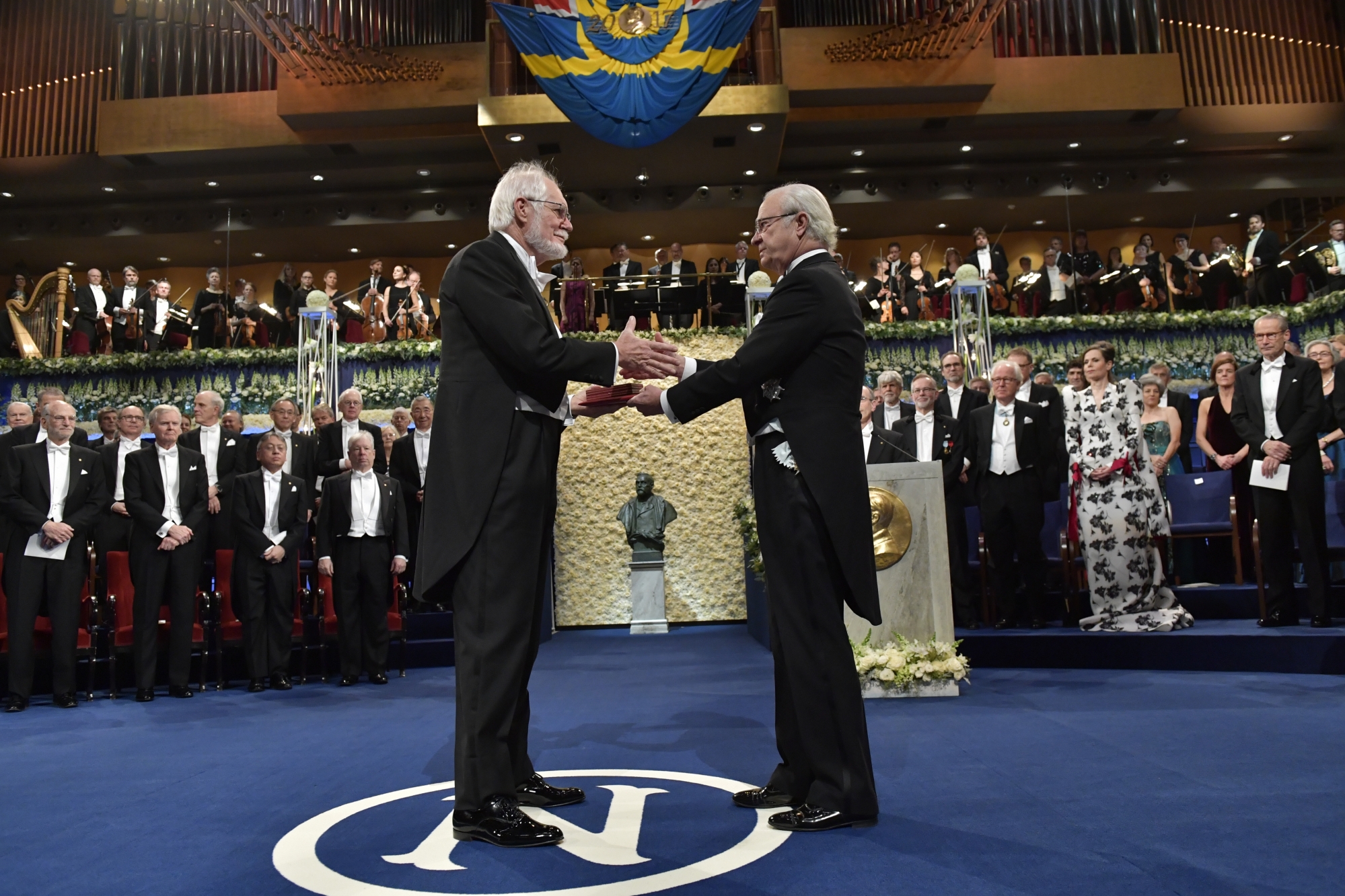 Jacques Dubochet, laureate in chemistry, receives his Nobel Prize from King Carl Gustaf of Sweden, right, during the Nobel award ceremony at the Concert house in Stockholm, Sweden, Sunday Dec. 10, 2017. (Jonas Ekstromer / TT News Agency via AP)