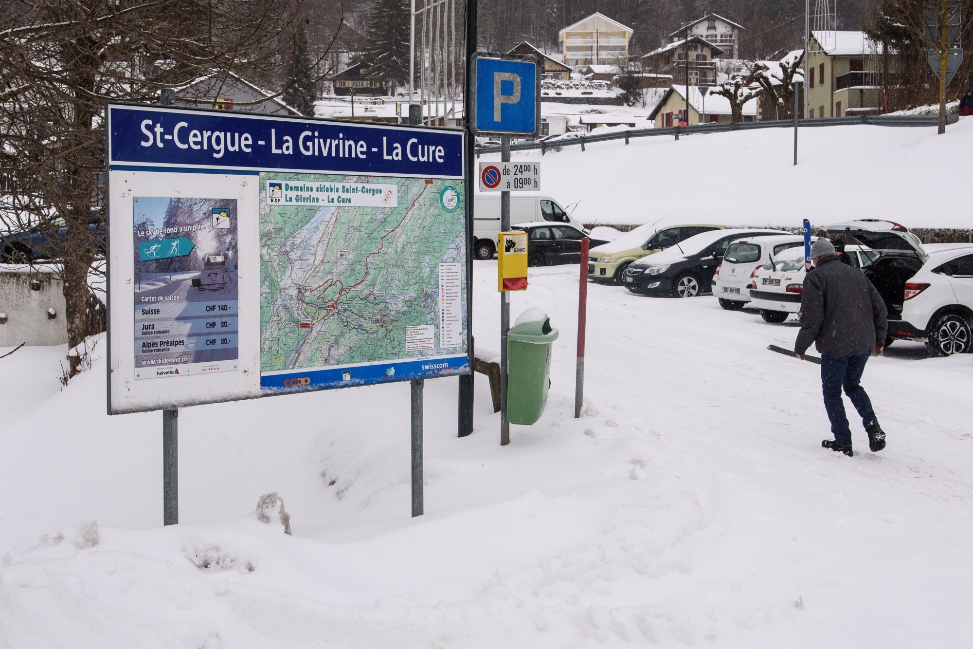 Saint-Cergue, dimanche 10 décembre 2017, photos prétextes, photos intemporelles, parking, office du tourisme, le parking devant l'office du tourisme de Saint-Cergue va devenir payant, photos Cédric Sandoz